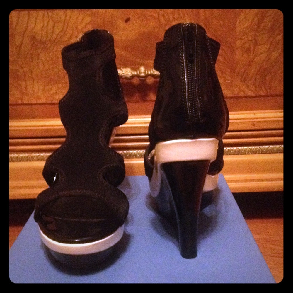 COPY - 💕 Reduced💕Simply Vera Wang platform sandals